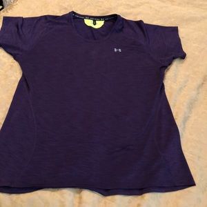 Under armour technical fabric tee shirt.